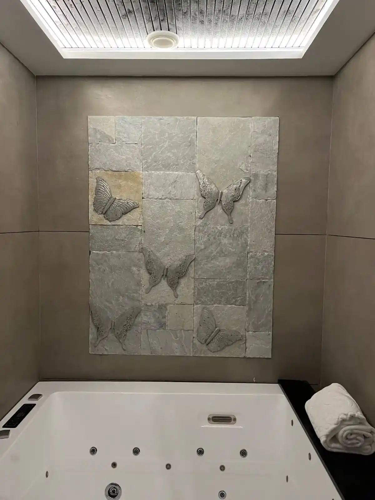 Natural Stone Bathroom project by Stone World